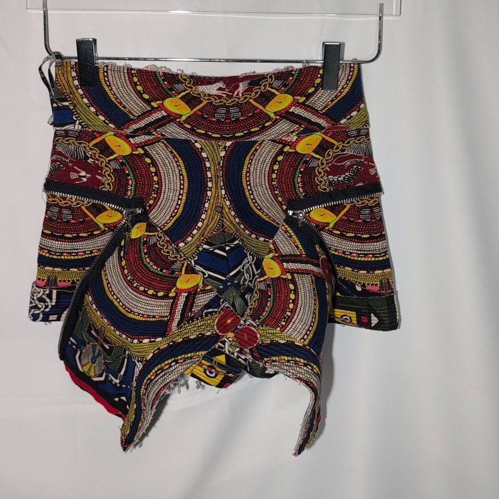 Colorful Geometric Patterned Shorts - Picture 7 of 8
